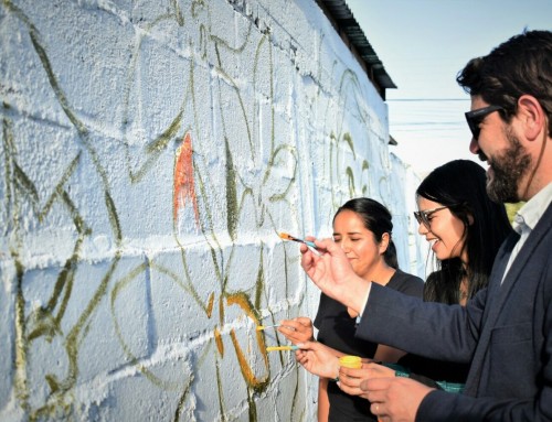 “Pintando nuestra historia”: vecinas y artistas visuales crean mural conmemorativo en Las Compañías